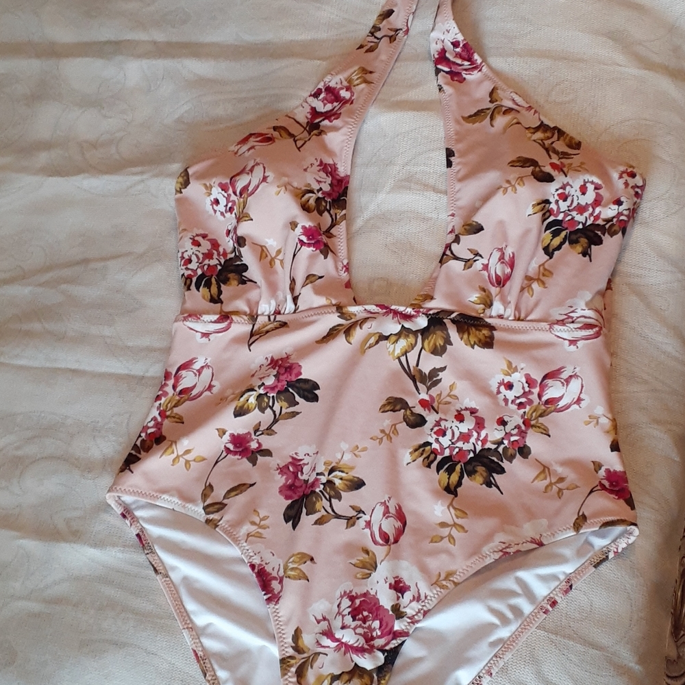 Cupshe One Piece Swim Suit.